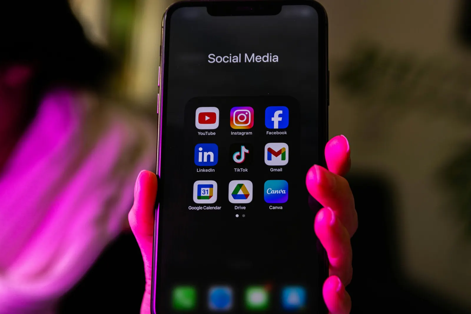Facebook and Instagram app icons displayed on a smartphone screen